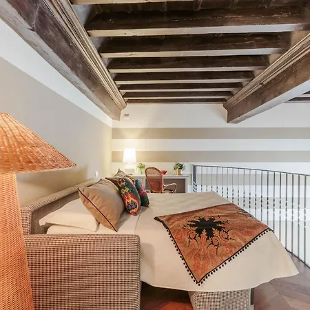 Villa In Near Guinigi Tower