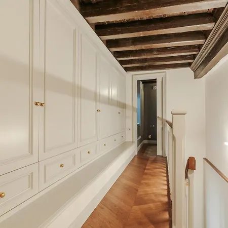 Villa In Near Guinigi Tower